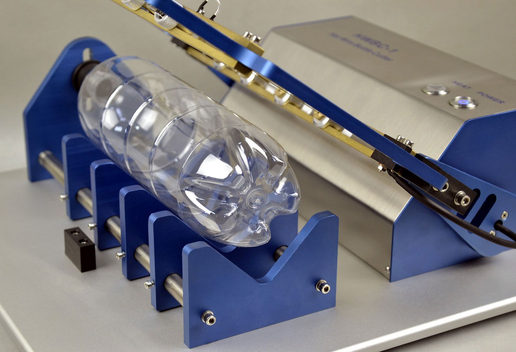 Máy cắt chai nhựa bằng tay AT2E HWBC-1